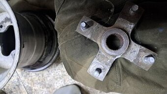 Predám zadný unášať LTZ 400 + guľové čapy+reťaz+šponovak roz