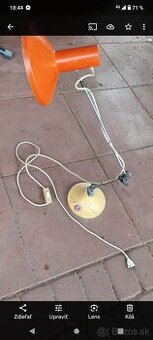 Ponúkam starú lampu oranžovej farby