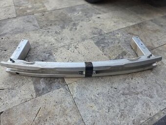 Audi Q5 vystuha zadneho naraznika