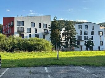 PRENÁJOM, KR8SNY 3 IZBOVÝ BYT S PARKOVACÍM STÁTIM, SVIT