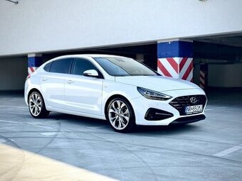 Hyundai i30 fastback 1.5 T-GDI MHEV STYLE