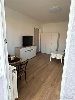 1-izb. byt s balkónom blízko centra - Martin -Sklabinská ul.