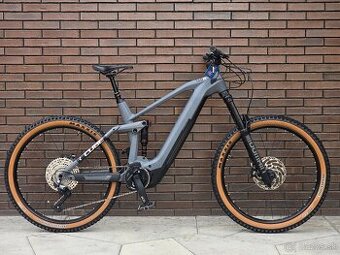 celoodpružený carbon ebike Cube Stereo 160