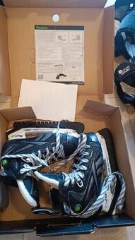 Predám hokejovú výstroj pre hráča o výške 135-150cm.