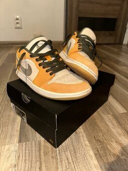 Air Jordan 1 Low SE “Light Curry”