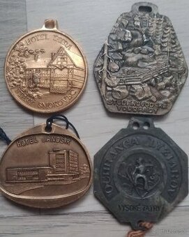 Kovové turistické známky, prívesky