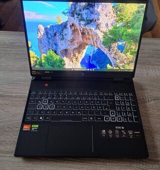 Herný notebook s RTX 4070 - AMD Ryzen 7 7840HS +165Hz