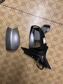 Prave spätné zrkadlo na Ford galaxi rozbité