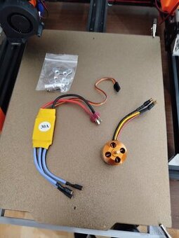 Predám nové combo regulátor ESC + motor-brushless/ 2ks