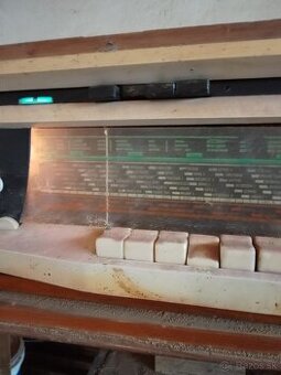 Retro radio