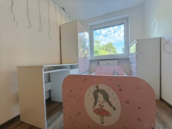 Komplet detského nábytku - skriňa, komoda, stolík, posteľ