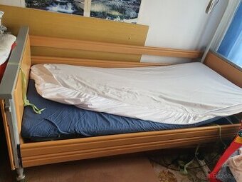 Polohovatelna posteľ