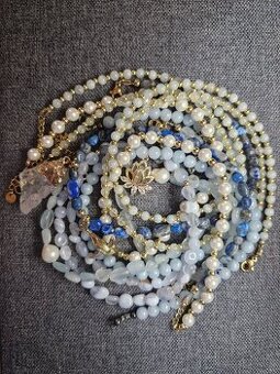 Nahrdelniky z polodrahokamov