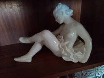 Keramická soška baletka