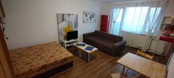 Prenájom 1 izbového veľkého bytu vo Vrakuni