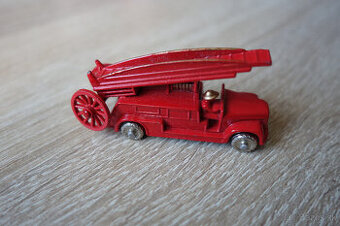 Kovový model hasičov Matchbox No. 9 Dennis Fire Engine