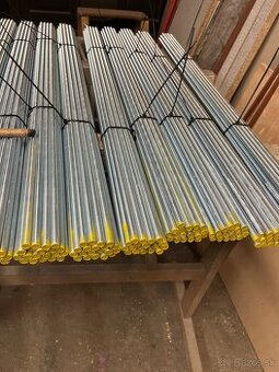 závitové tyče m12