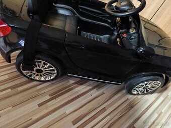 Elektrické autíčko.