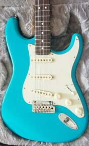 Fender American Professional II + Akusticka Gitara