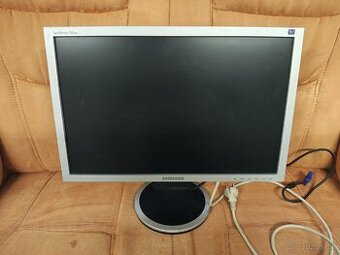 20" Samsung Syncmaster 205bw - 1