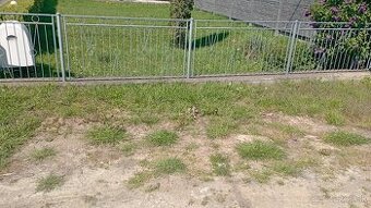 Brána s oplotenim
