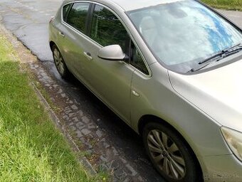 Opel Astra 1.4 benzín 2010