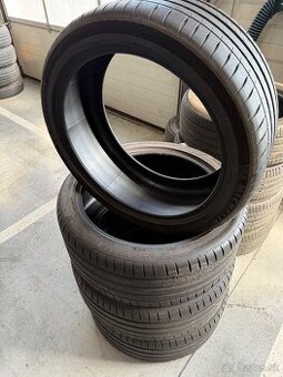 Michelin 275/40R22