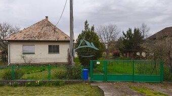 Rodinný dom s veľkým pozemkom (1572m2), Záhorce, okr. V. Krt