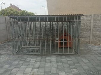 Vonkajšia voliéra pre psa s búdou
