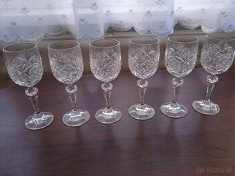 Krištáľové poháre na víno