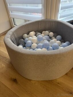 Suchý bazén s guličkami