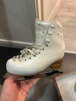 Edea korčule na ľad