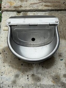 Predám napájadlo na koňa / hospodárske zvieratá