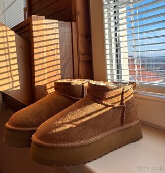 UGG ultra mini platform