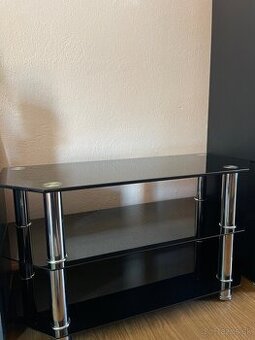 Stolík pod telku/Komoda