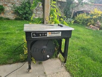 Páskovač, poloautomatický páskovací stroj, páskovačka