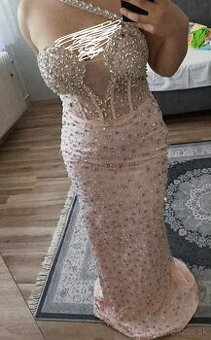 Predám úplne nové elegantné trblietavé šaty
