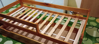 Predám detskú posteľ so zábranou a úložným priestorom