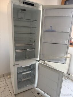 Vstavana chladnicka a mraznickou Electrolux