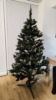 Predám 3D umelý vianočný stromček 180cm