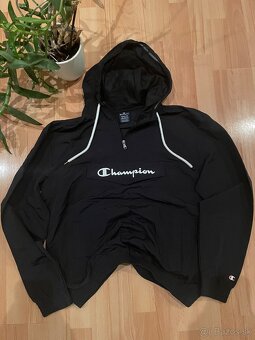 Štýlová čierna Champion bunda - Veľkosť M
