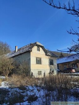 NOVÁ NIŽŠIA CENA Priestranný rodinný dom v pôvodnom stav