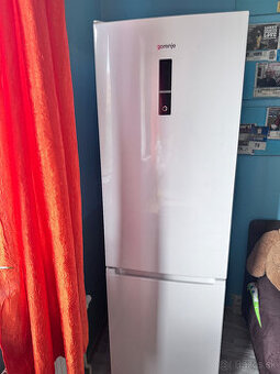 Predám chladničku s mrazničkou Gorenje RK6193LW4