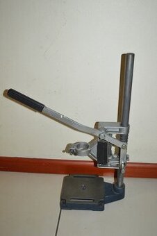 predam kvalitny stojan na vrtacku AEG,