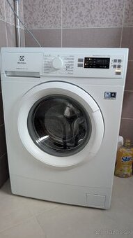 Pracka ELECTROLUX PerfectCare 600
