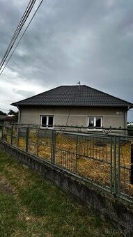 Na predaj starší rodinný dom s veľkým pozemkom v obci Imeľ - 1