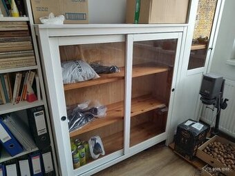 Vitrína IKEA hemnes