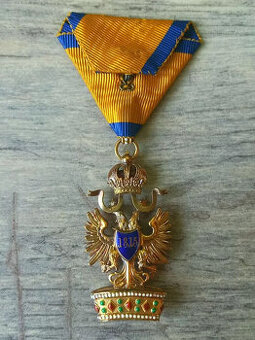 Rakúska ŽELEZNÁ KORUNA III. triedy v zlatej medaile Rakúska