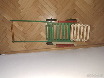 Predám hračku dreveného kočíka