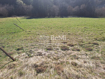 Stavebný pozemok v obci Chlebnice  1384m2 ID: 015-14-STSAa